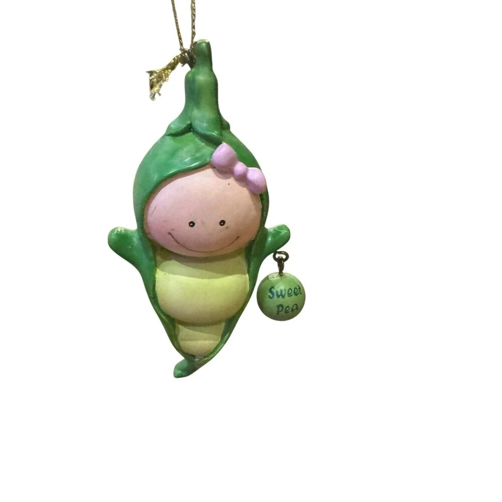 New Macy’s “sweet pea” pea in a pod Christmas ornament